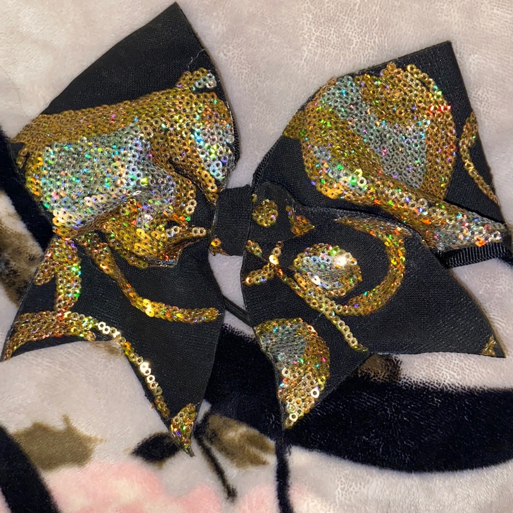 Cheer bow